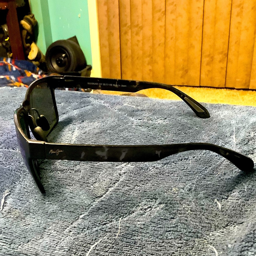 - Maui Jim red sands